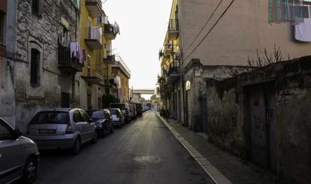 Bari, la stretta strada delle lapidi e dei 